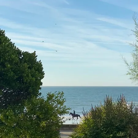 La De Léontine Appartement