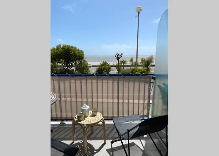 Апартаменты La De Leontine